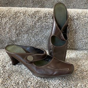 Aerosoles Sugar Snap Brown Leather Mules